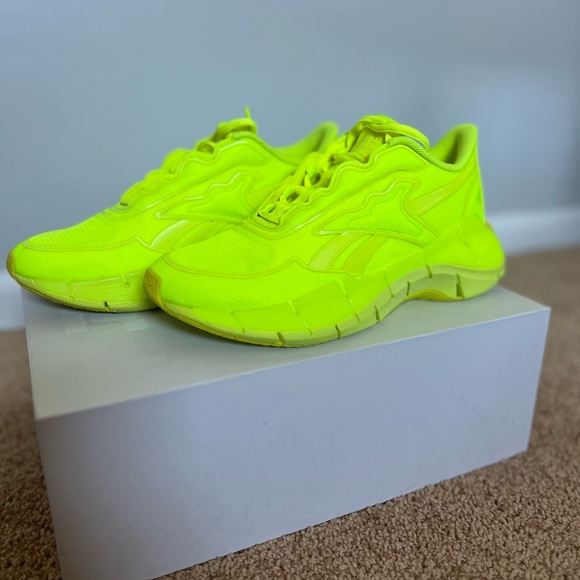 REEBOK X VICTORIA BECKHAM Zig Kinetica Sneaker in Solar Yellow - Picture 7 of 7